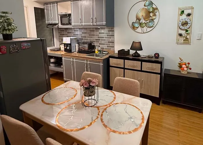 Cordova Towers 2Br With City View アパート